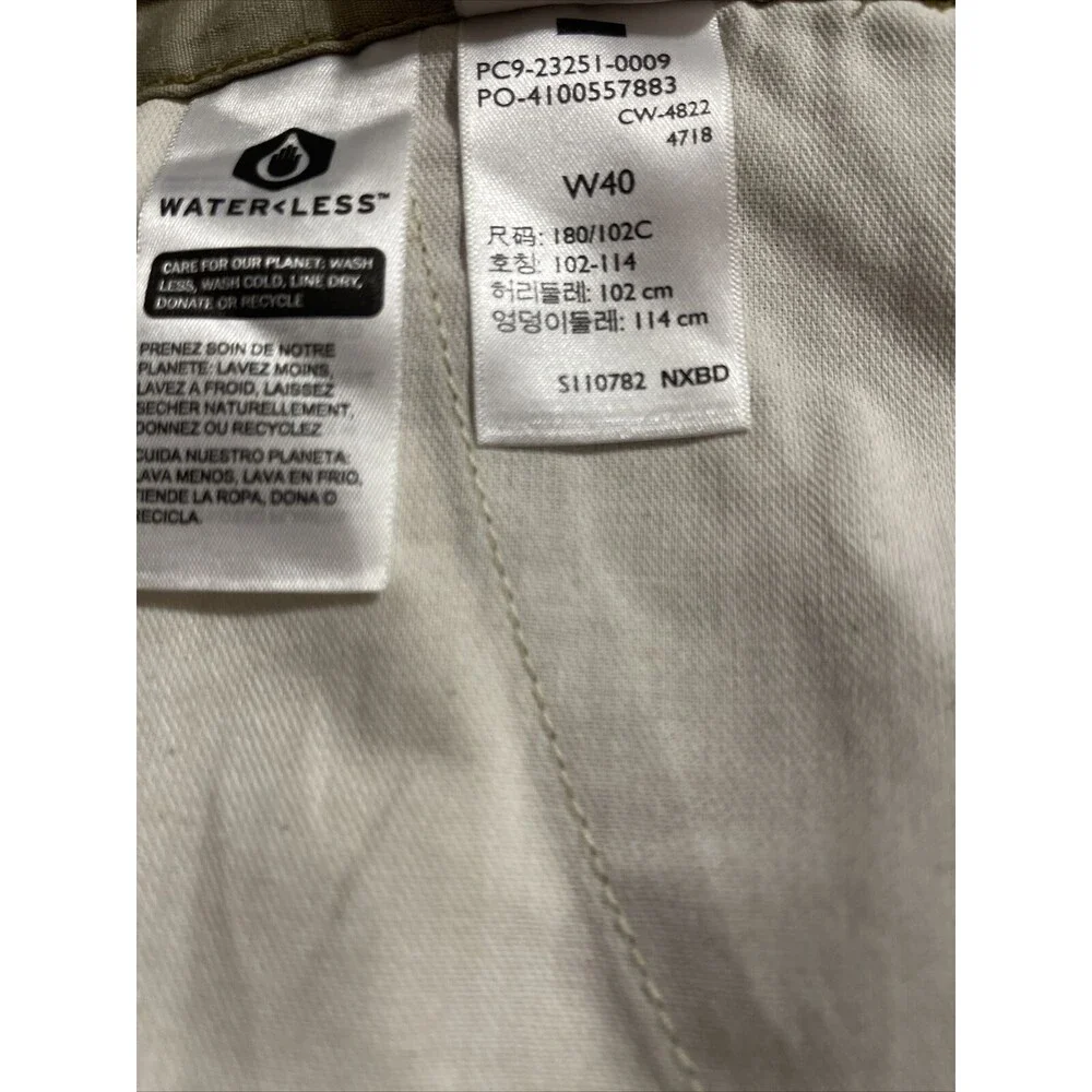 Levi’s Men’s Cargo Shorts Size 40 NWOT